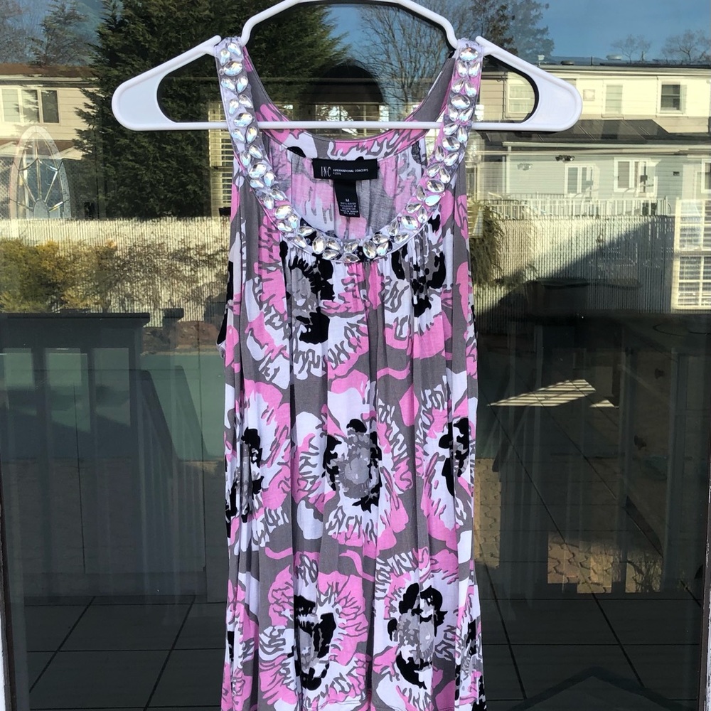 INC International Concepts Top Petite. Beautiful Floral Design. Pre-Owned.